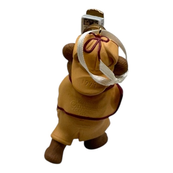 Holiday Pursuit Bear Detective 1994 Hallmark Keepsake of Membership Ornament - Picture 3 of 6